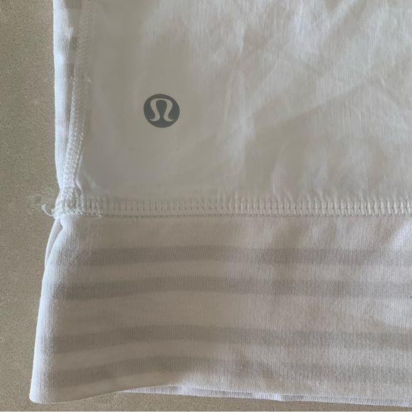Lululemon Voyager Pullover size 10 - Picture 11 of 12